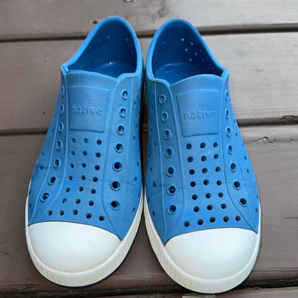 Native Jefferson shoes size J 1 little kid Vallarta blue